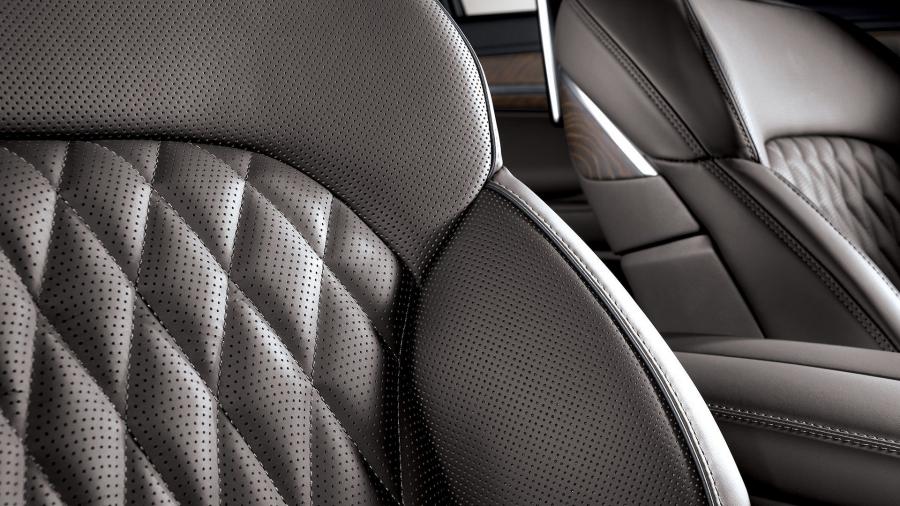 Детали интерьера Genesis G90 2019 года  (KR) (фото 3 из 22)
